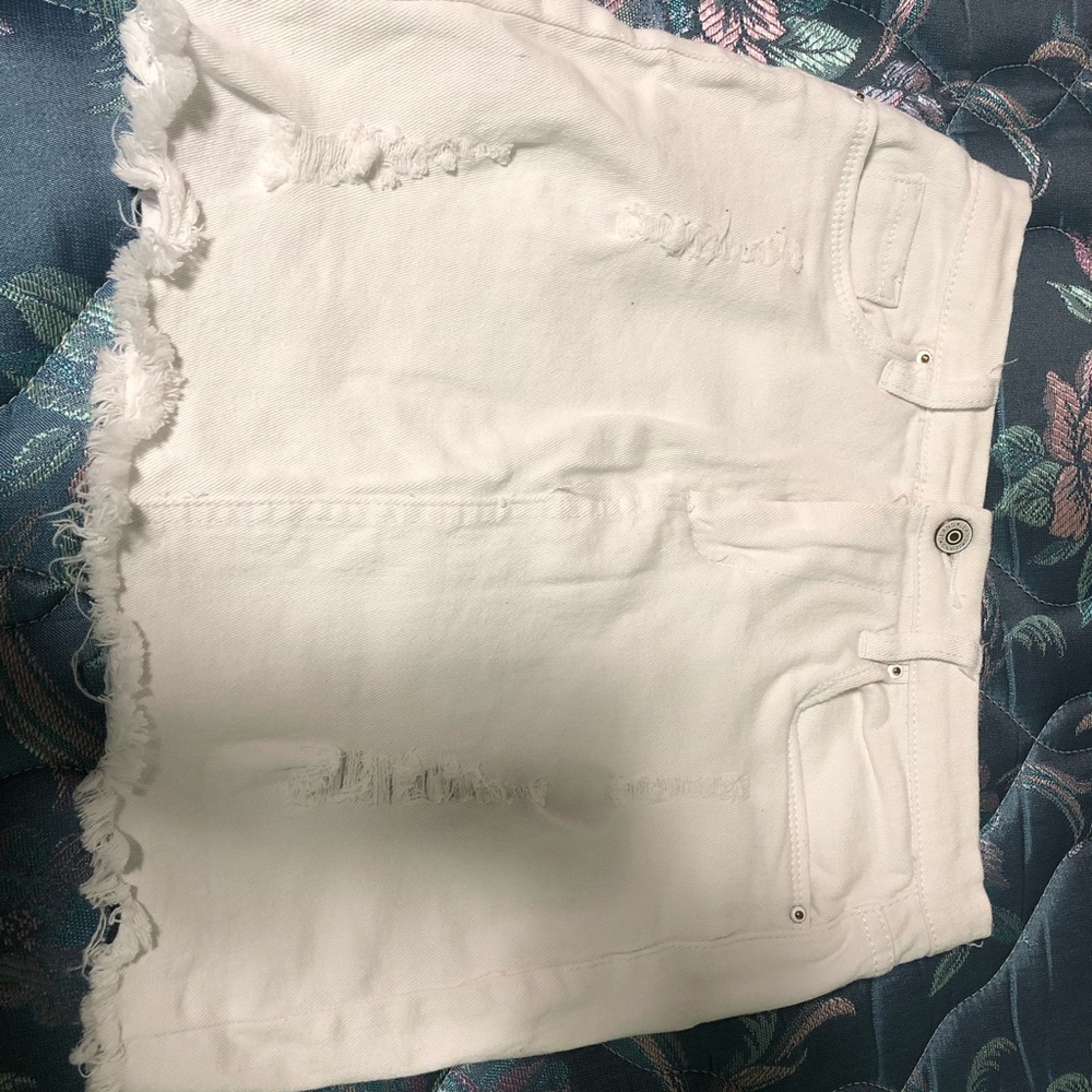 White tattered skirt(denim)